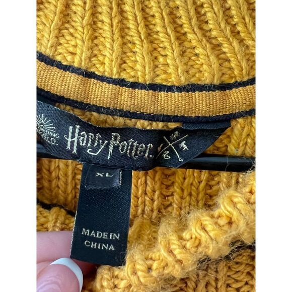 Harry Potter Hogwarts Hufflepuff Quidditch Lambwool Crew Neck Sweater XL - Picture 4 of 14